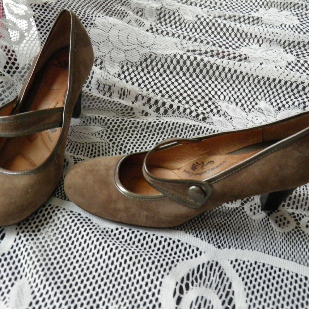 Sofft Olive Heels Size 10